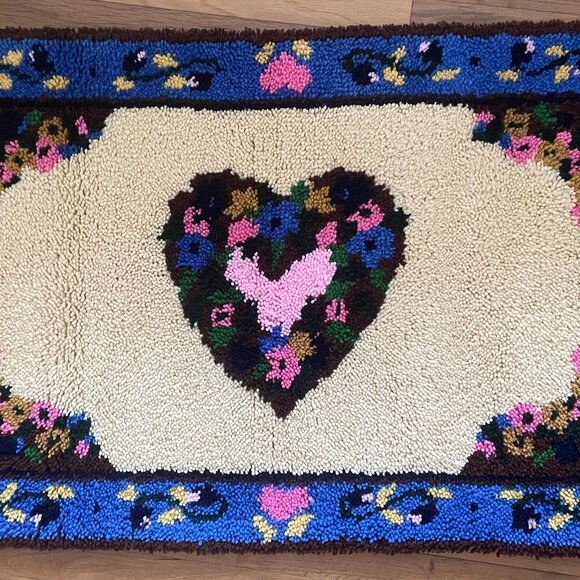 Hand Crafted | Accents | Vintage Latch Hook Rug Runner Hearts Roses ...
